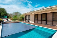 Hotel-dengan-fitur-akrilik-kolam-bening-FILEminimizer