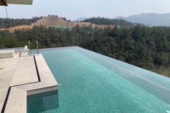 Kolam-Renang-Berdinding-Kaca-Yang-Memukau-dan-mewah-FILEminimizer
